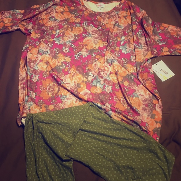 LuLaRoe Tops - LuLaRoe 3x floral Irma tunic